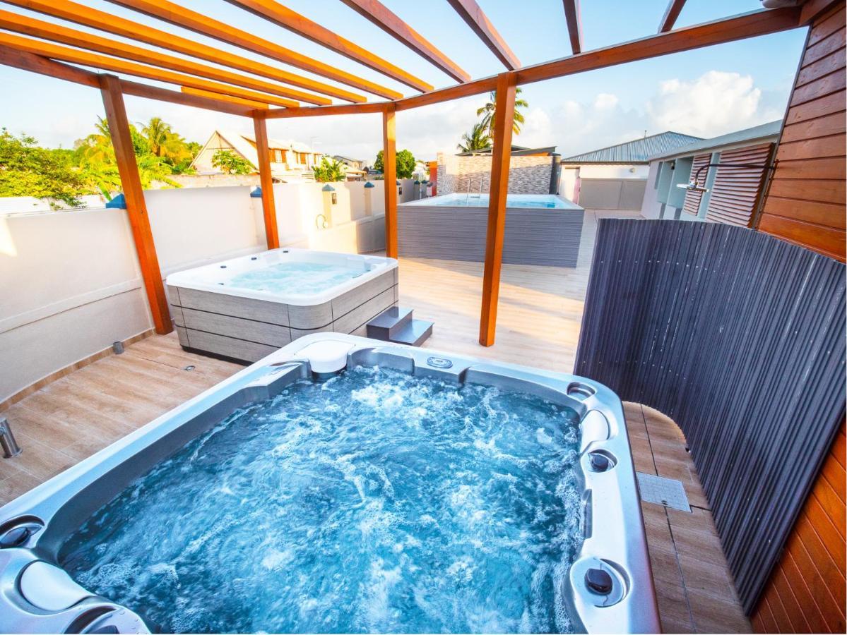Evasion En Plein Coeur De La Ville Studio Jacuzzis Sauna Et Piscine Au Centre De Port Louis Bagian luar foto