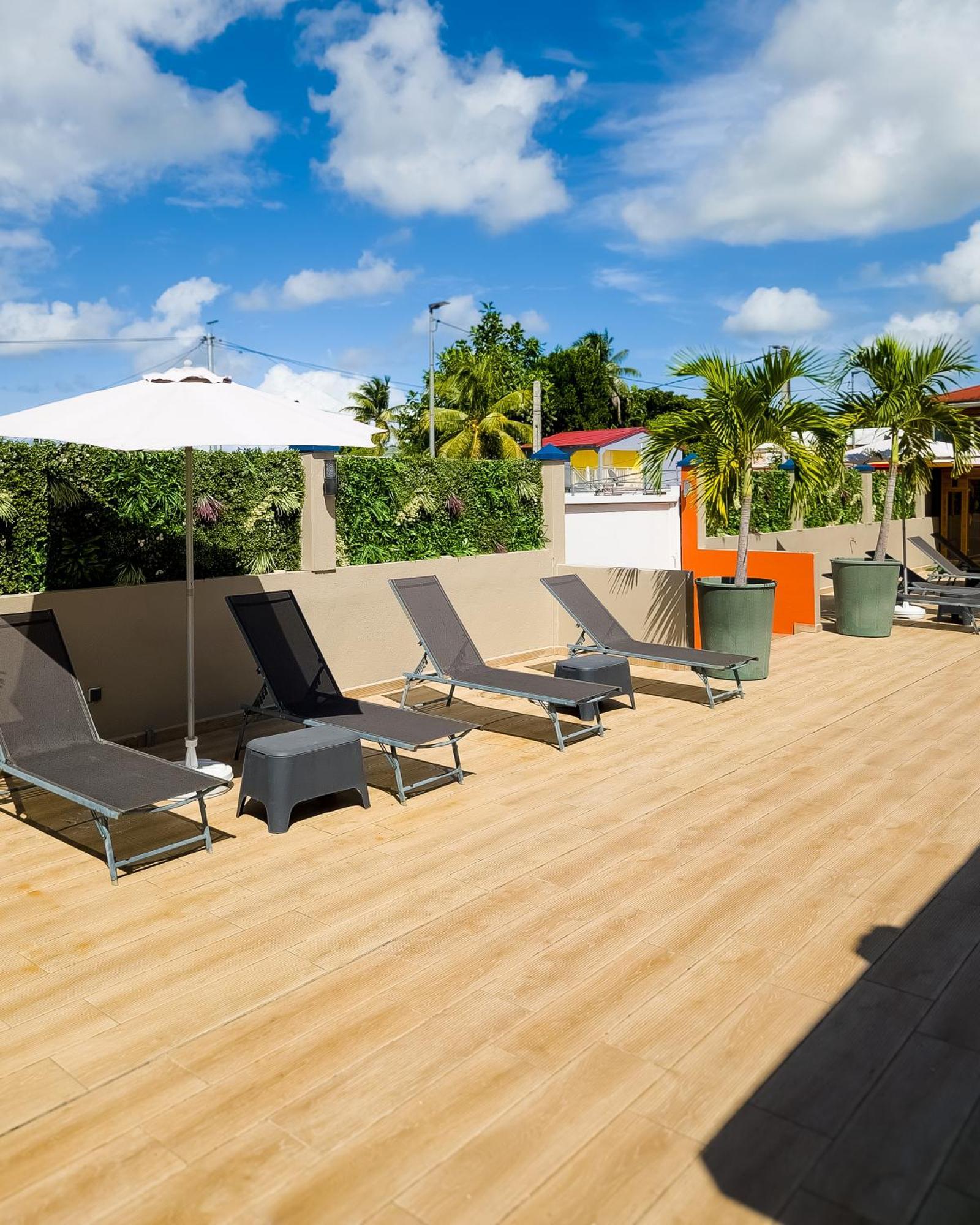 Evasion En Plein Coeur De La Ville Studio Jacuzzis Sauna Et Piscine Au Centre De Port Louis Bagian luar foto